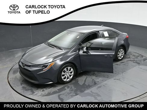 Used 2025 Toyota Corolla LE FWD image 34