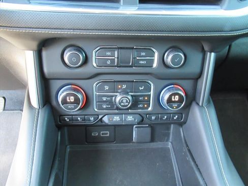 Used 2021 Chevrolet Tahoe Premier w/ Premium Package image 25