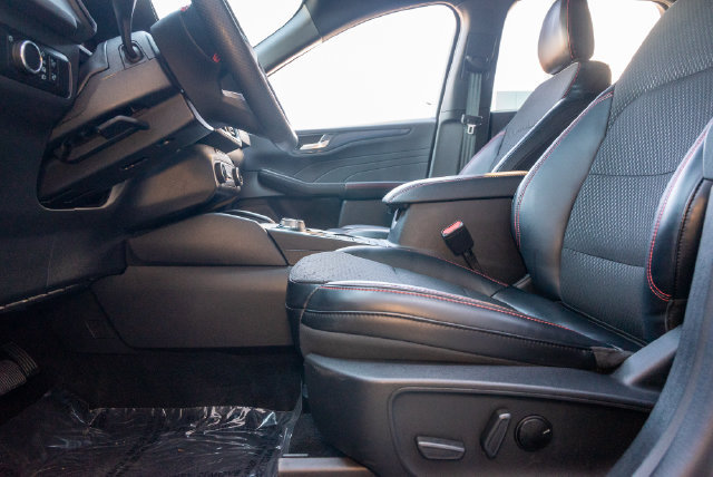 Used 2025 Ford Escape ST-Line AWD/4WD image 11