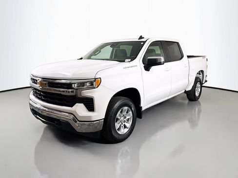 Used 2025 Chevrolet Silverado 1500 LT image 3