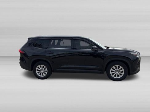 Used 2024 Toyota Grand Highlander AWD image 3
