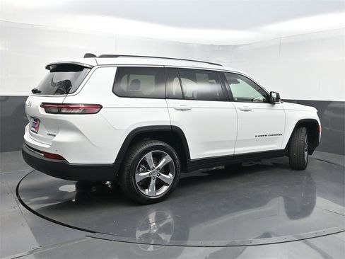 Used 2022 Jeep Grand Cherokee L Limited image 29