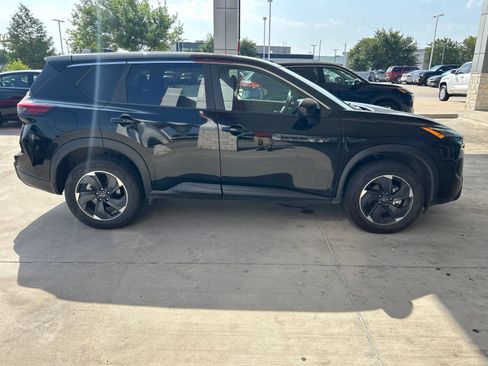 Used 2025 Nissan Rogue SV AWD/4WD image 7