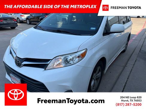 Used 2019 Toyota Sienna LE FWD image 1