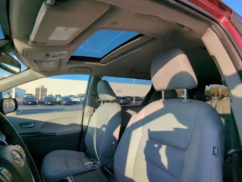 Certified 2020 Toyota Sienna XLE image 10
