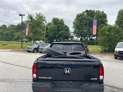Used 2018 Honda Ridgeline Black Edition image 4