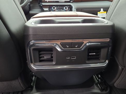 New 2026 GMC Sierra 2500 Denali Ultimate w/ LPO, Black Badging Package image 22