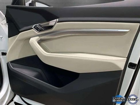 Used 2024 Audi Q8 e-tron Premium image 71