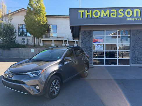 Used 2018 Toyota RAV4 XLE image 2