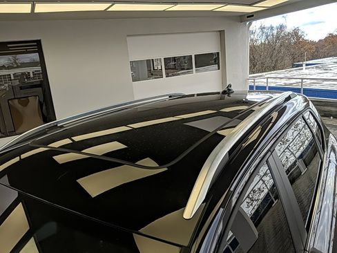 Used 2022 Volkswagen Taos SE w/ Panoramic Sunroof Package image 10