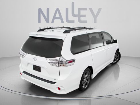 Used 2016 Toyota Sienna XLE FWD image 8