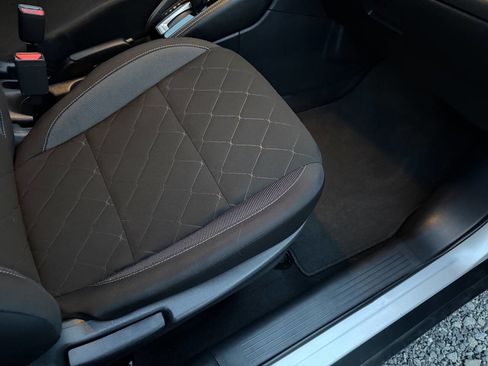 Used 2018 Nissan Kicks S image 30