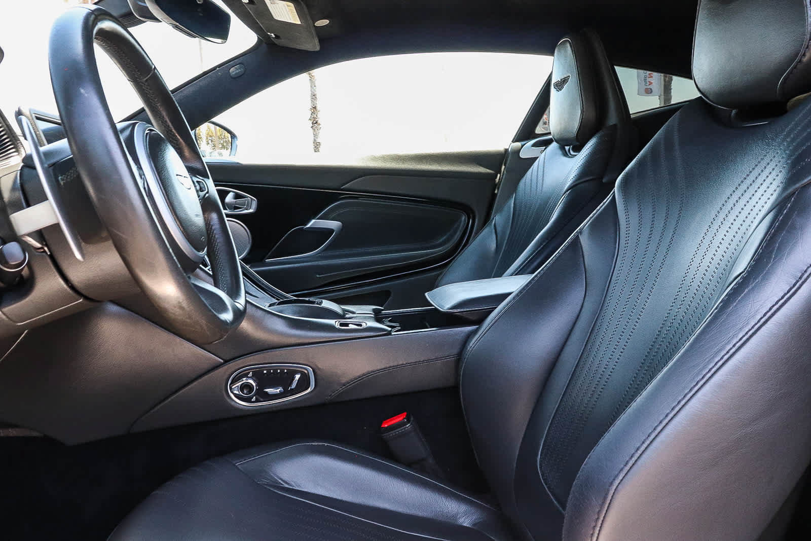 Used 2020 Aston Martin DB11 Coupe RWD image 26