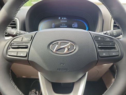 Certified 2025 Hyundai Venue SEL image 15