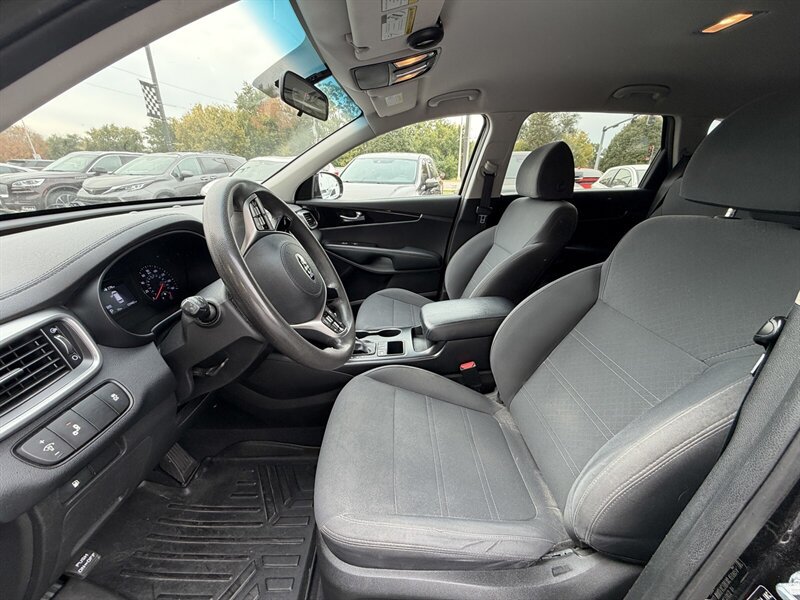 Used 2019 Kia Sorento AWD V6 image 18