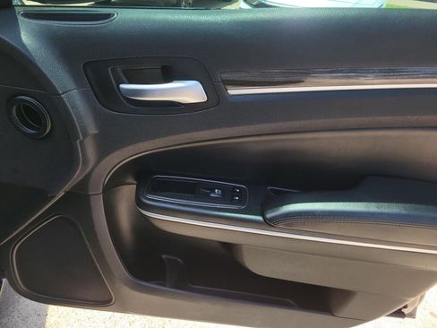 Used 2019 Chrysler 300 Touring w/ Sport Appearance Package RWD image 6