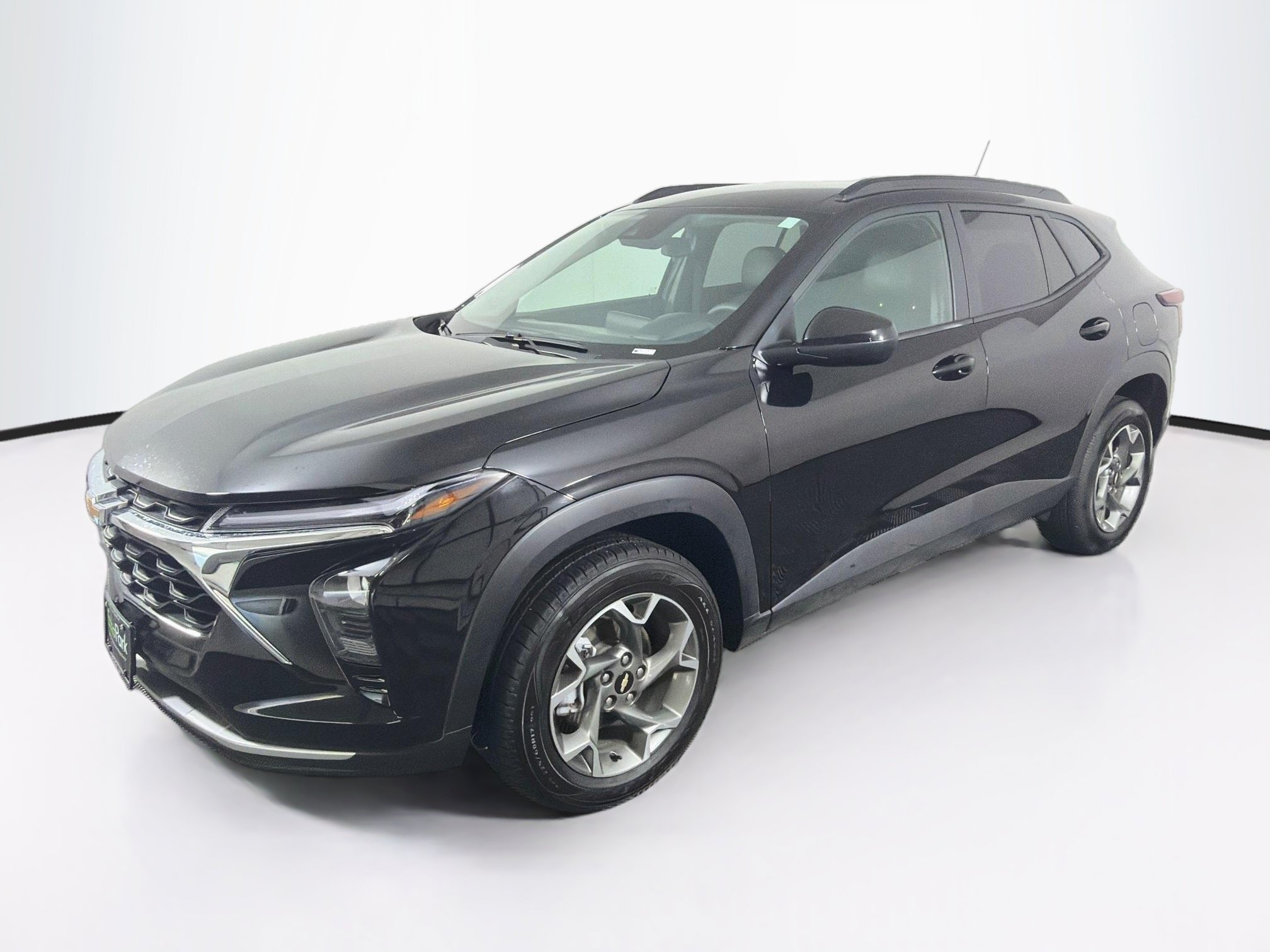 Used 2025 Chevrolet Trax LT FWD image 3