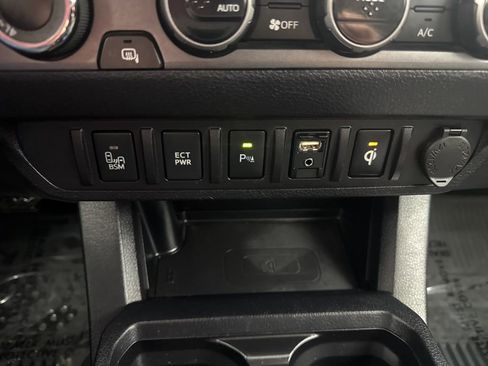 Used 2017 Toyota Tacoma TRD Off-Road image 23