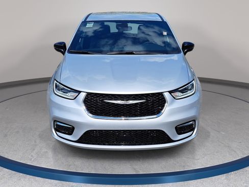 New 2026 Chrysler Pacifica Select image 2