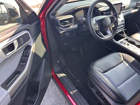 Certified 2024 Ford Explorer XLT w/ Equipment Group 202A image 9