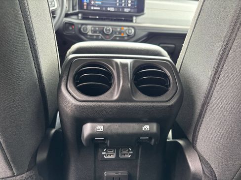 Used 2025 Jeep Wrangler Unlimited Sahara AWD/4WD image 23
