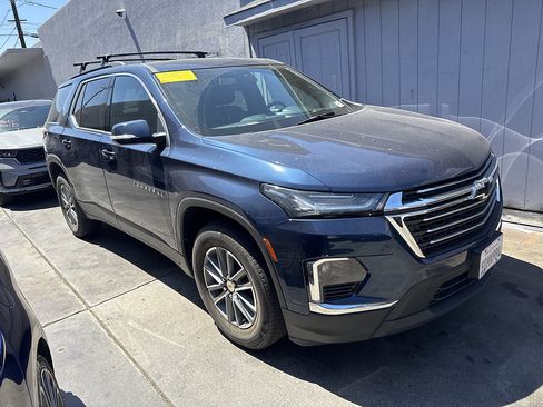 Used 2022 Chevrolet Traverse LT w/ LPO, Cargo Package FWD image 2