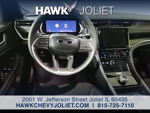 Used 2025 Jeep Grand Cherokee Altitude AWD/4WD image 15