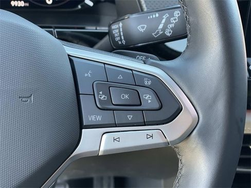 Used 2025 Volkswagen Atlas Cross Sport SEL R-Line image 9