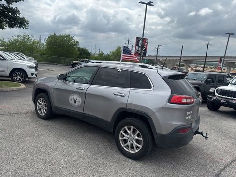 Used 2016 Jeep Cherokee Latitude w/ Trailer Tow Group AWD/4WD image 8