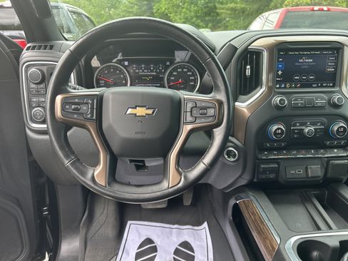 Used 2019 Chevrolet Silverado 1500 High Country w/ High Country Premium Package AWD/4WD image 17