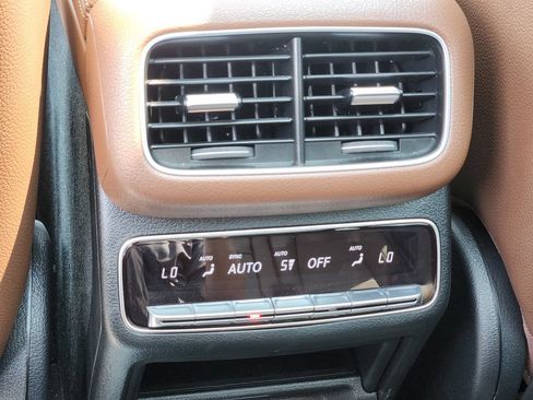 Used 2025 Mercedes-Benz GLS 450 4MATIC image 34