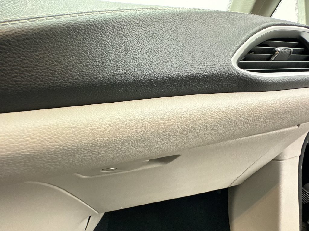 Used 2023 Chrysler Pacifica Touring-L w/ Uconnect Theater Family Group AWD/4WD image 35