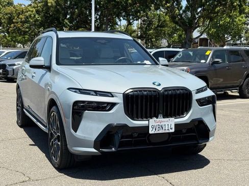 Used 2026 BMW X7 xDrive40i w/ M Sport Package AWD/4WD image 4