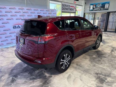 Used 2018 Toyota RAV4 LE FWD image 6