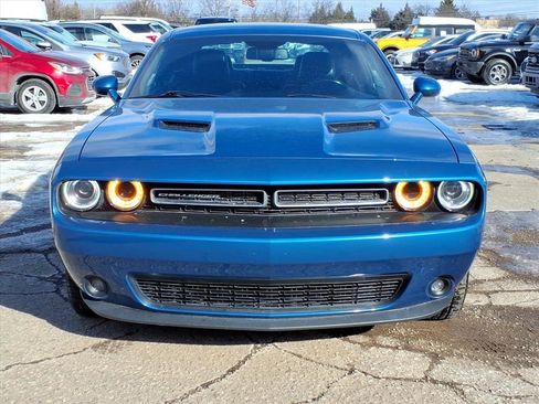 Used 2021 Dodge Challenger SXT w/ Plus Package image 8