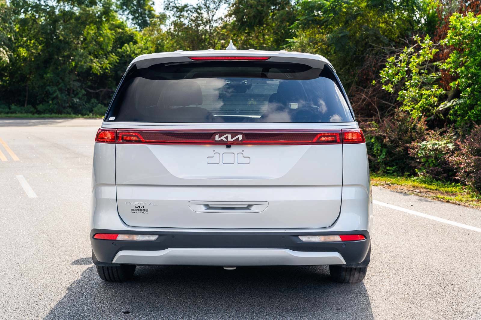 Used 2023 Kia Carnival LX FWD image 6