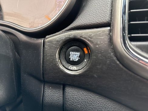 Used 2018 Jeep Grand Cherokee Laredo image 16