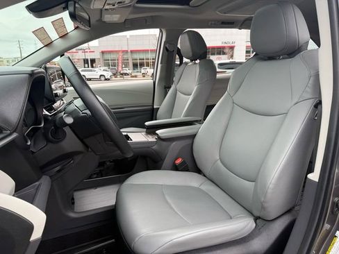 Certified 2024 Toyota Sienna XLE image 11
