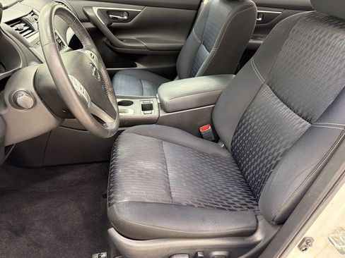 Used 2017 Nissan Altima 2.5 SV w/ Convenience Package FWD image 5