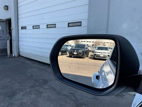 Used 2025 Chevrolet Equinox LT image 18