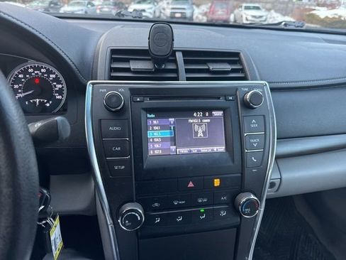 Used 2017 Toyota Camry LE image 10