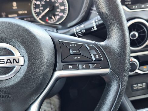 Used 2023 Nissan Sentra SV image 32