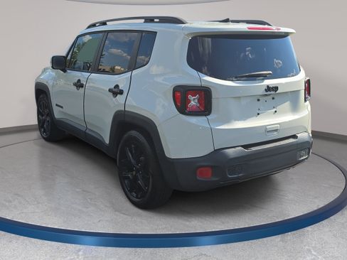 Used 2018 Jeep Renegade Altitude w/ Cold Weather Group FWD image 7