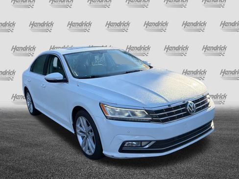 Used 2018 Volkswagen Passat 2.0T SE image 2