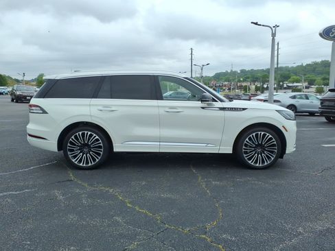 Used 2025 Lincoln Aviator Black Label AWD/4WD image 10