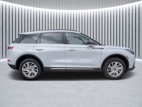 New 2026 Lincoln Corsair Premiere image 2