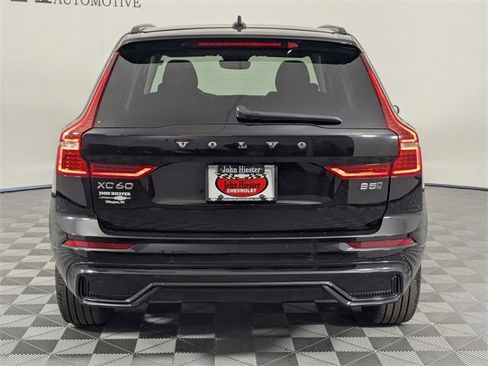 Used 2025 Volvo XC60 B5 Plus image 6