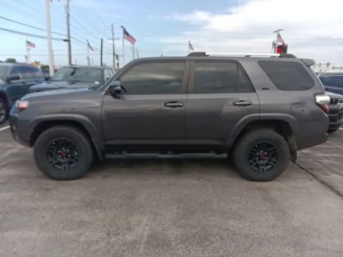 Used 2022 Toyota 4Runner SR5 Premium w/ Moonroof Package AWD/4WD image 2