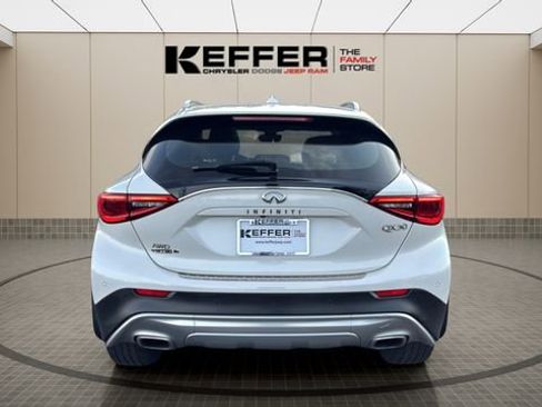 Used 2017 INFINITI QX30 Premium w/ Navigation Package image 4