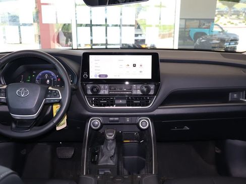 Used 2025 Toyota Grand Highlander AWD Hybrid image 34